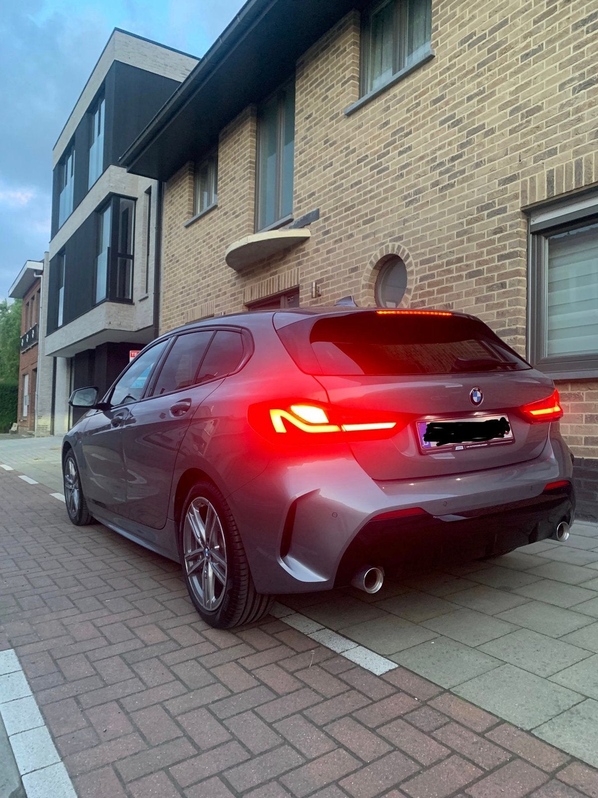 BMW 120i FULL M PAKKET 2023, Autos, BMW, Argent ou Gris, Achat, Euro 6, Entretenue par le concessionnaire