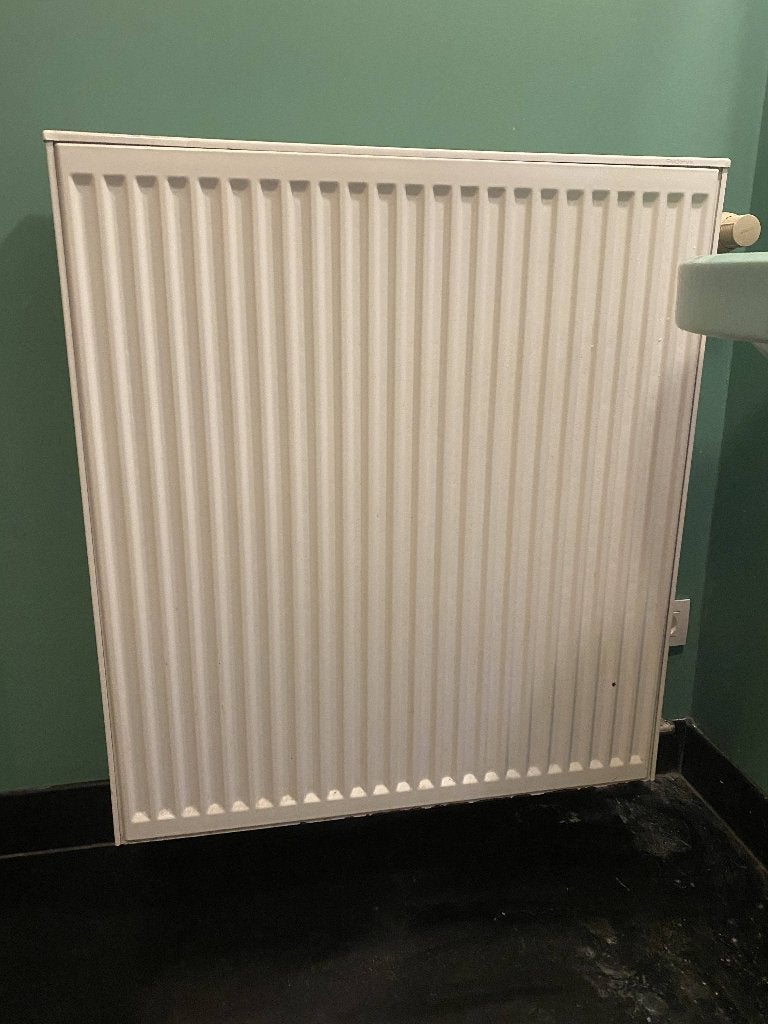 Radiateur T33 80x90cm avec rouille au bas, 800 watts ou plus, Enlèvement, Utilisé, 80 cm ou plus