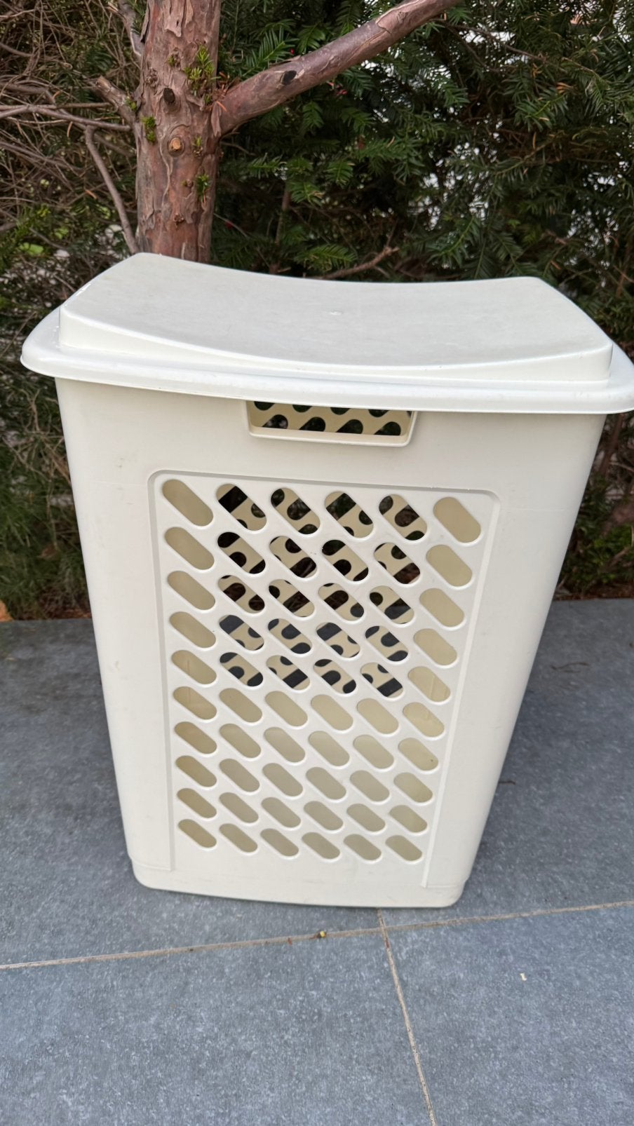 2 paniers à linge identiques en plastique blanc 60L bon état, Enlèvement, Utilisé, Blanc, Panier à linge