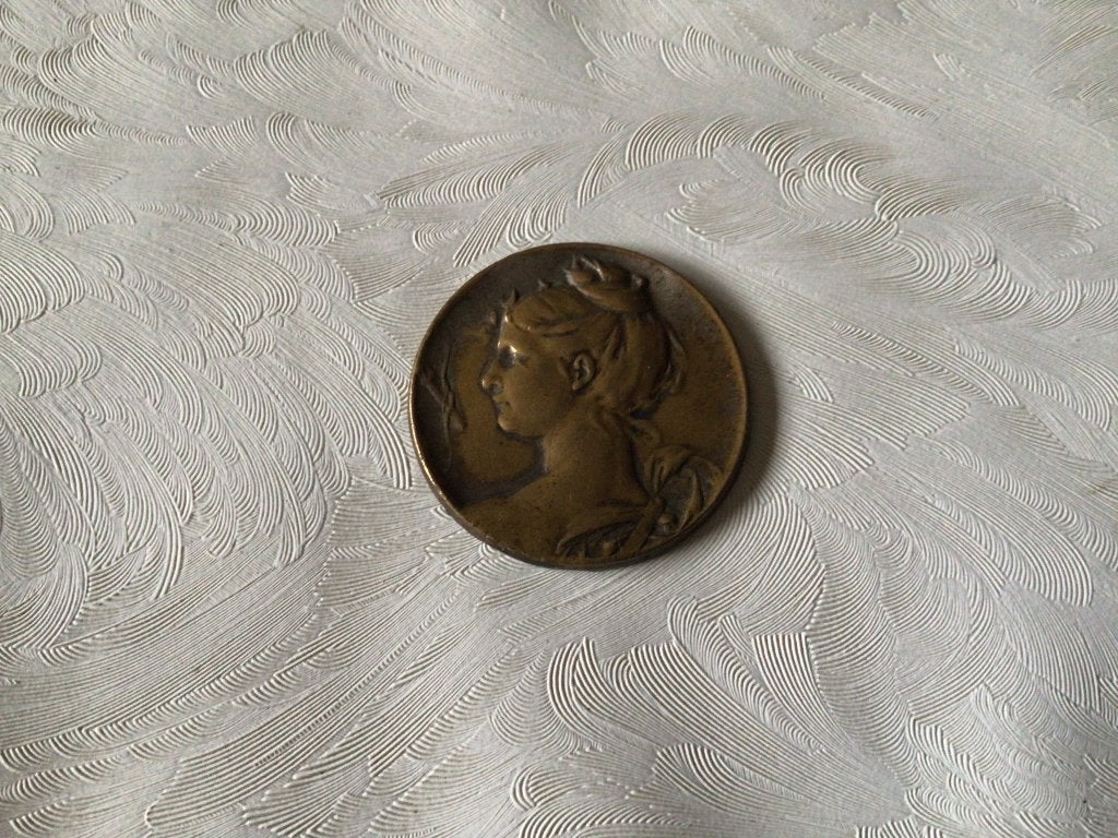 Bronzen medaille vrouw grondvonst, Postzegels en Munten, Ophalen of Verzenden