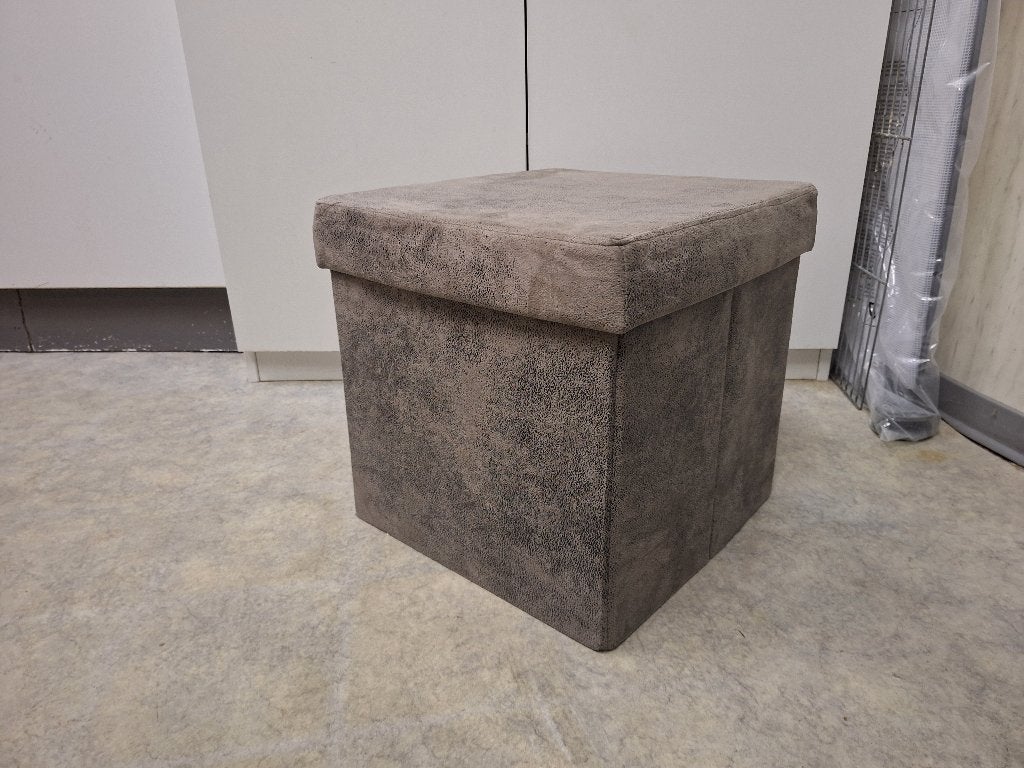 moderne poef/doos, nieuwstaat, Huis en Inrichting, Zetels | Voetbanken en poefs, Minder dan 50 cm, Vierkant, Nieuw, Minder dan 50 cm