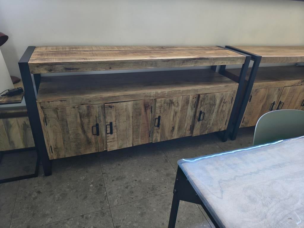 Te koop : 2 mooie dressoirs in mangohout/industriele stijl., Huis en Inrichting, Kasten | Vitrinekasten, Ophalen, Industriele stijl