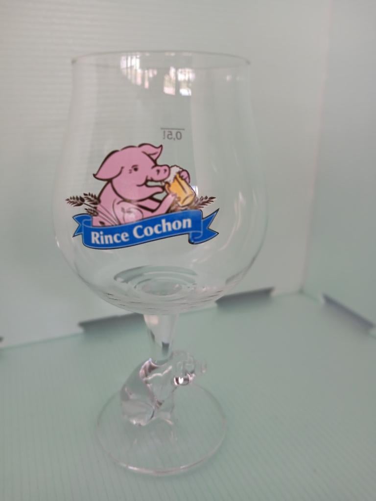 Joli verre sur pied RINCE COCHON avec cochon dans le pied, Collections, Enlèvement ou Envoi, Comme neuf, Verre ou Verres, Autres marques