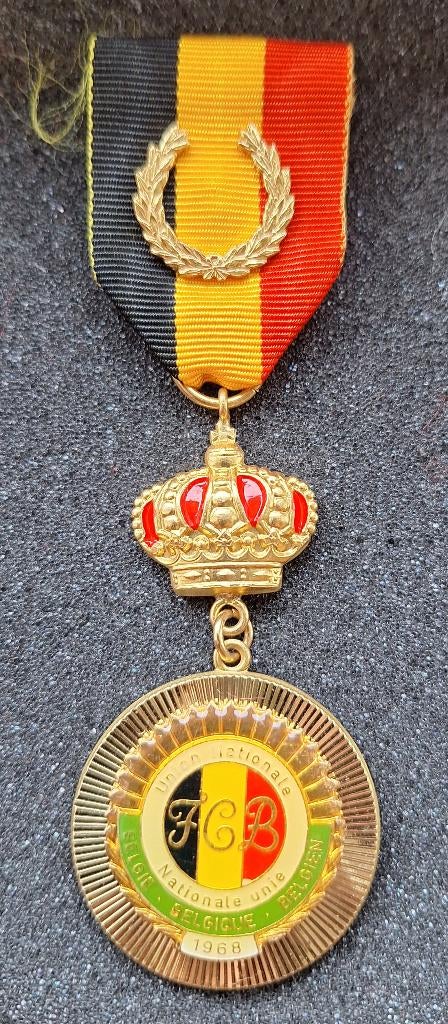 Medaille FCB, Ophalen of Verzenden, Overige soorten, Lintje, Medaille of Wings