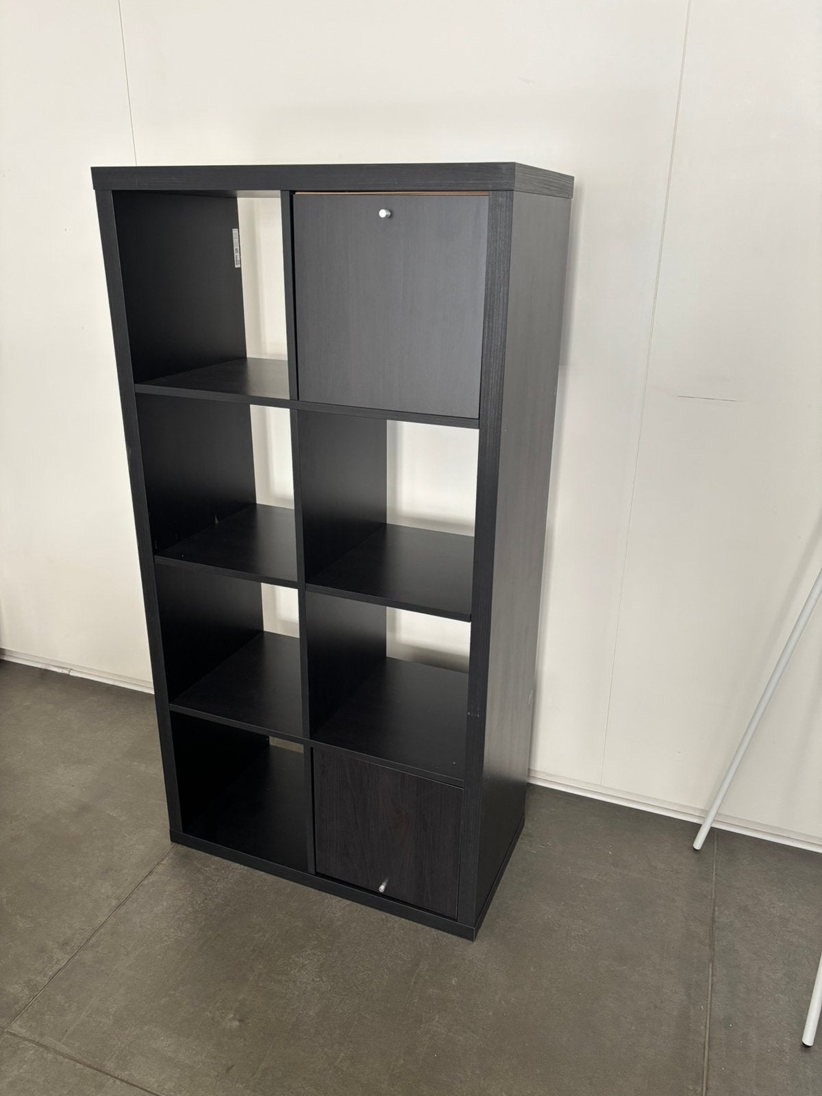 Étagère IKEA KALLAX noir-brun 2x4 (8 cases) avec 2 portes, Maison & Meubles, 25 à 50 cm, Moins de 100 cm, Comme neuf, 100 à 150 cm