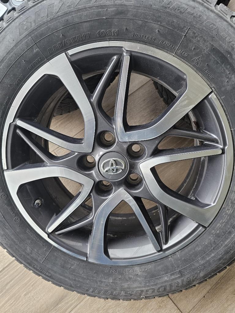 Jantes 17 pouces Toyota Rave4, Autos : Pièces & Accessoires, Pneus & Jantes, Pneus hiver, Enlèvement ou Envoi, 17 pouces, Autre
