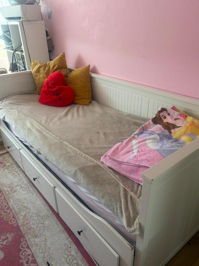 Ikea bed en bureau, Enlèvement, Utilisé