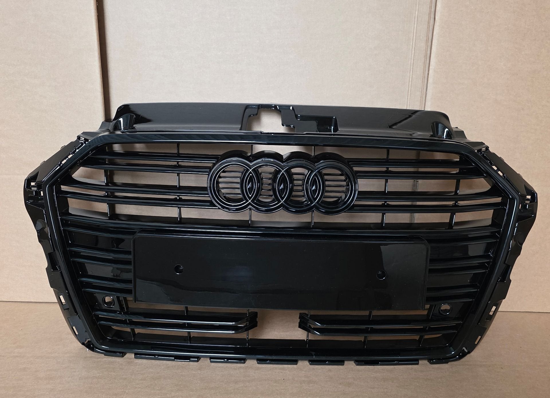 Grill AUDI A3 8V GRILLE S-line ACC FACELIFT bj.2017-2021 NEW, Auto-onderdelen, -, Nieuw, Ophalen of Verzenden, -
