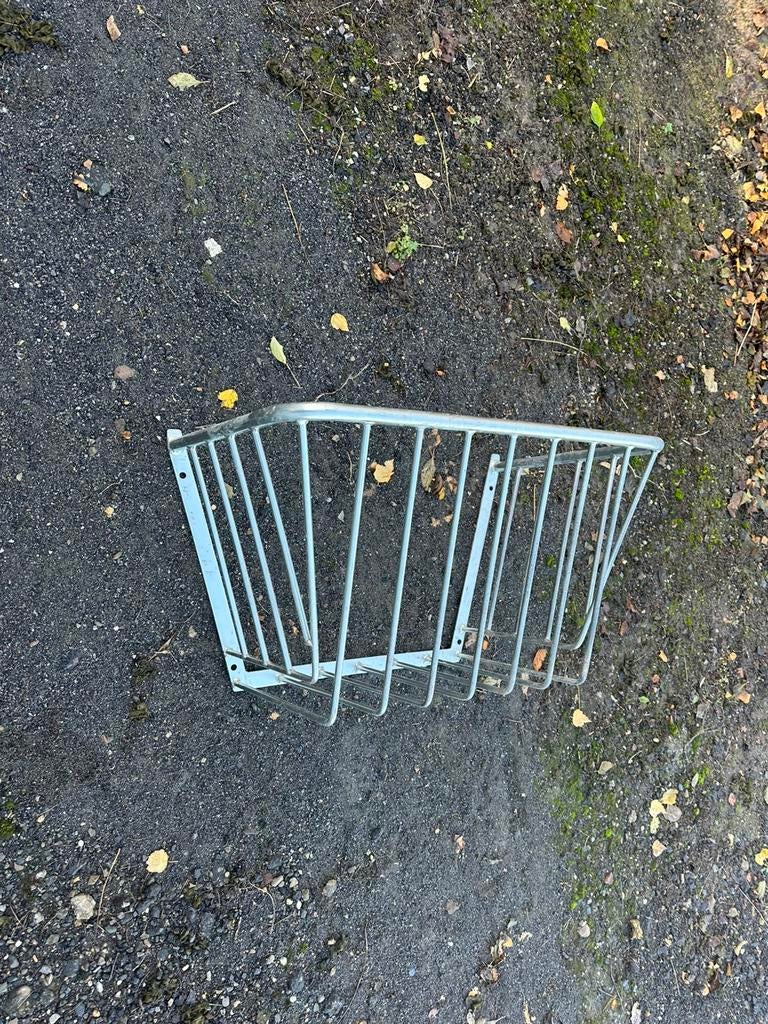 Nouveau ratelier a foin, Élevage