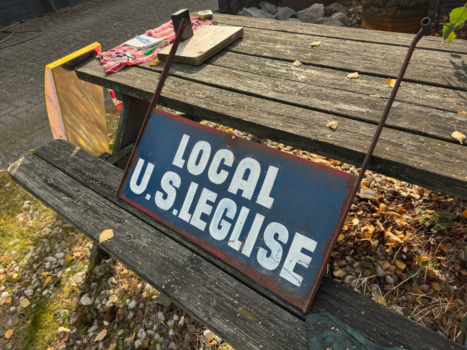 Ancien panneau d'affichage local de la Léglise américaine, Panneau publicitaire, Enlèvement ou Envoi, ., Utilisé