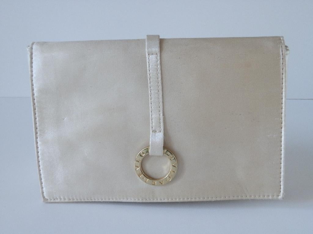 Trousse de beauté Bulgari. Bvlgari., Enlèvement ou Envoi, Comme neuf, Beige, Softcase