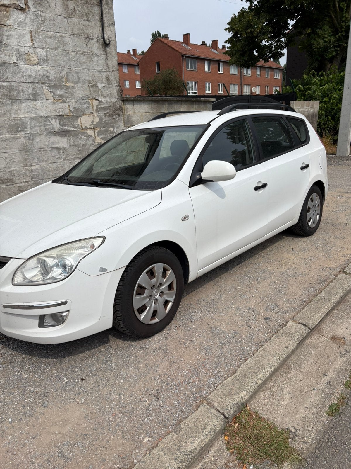 Hyundai i30 1.6diesel année 2009 avec 350.000km exportation, Autos, Hyundai, Achat, Boîte manuelle, Noir, 5 portes