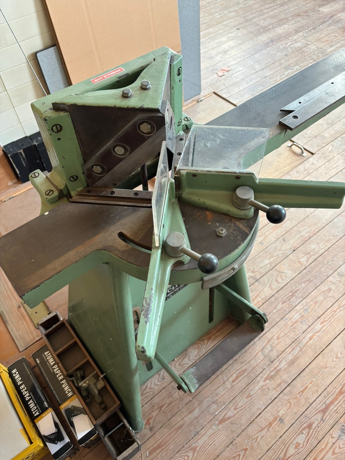 Machine de découpe Morso/matrice à onglet avec pédale, Bricolage & Construction, Enlèvement, Utilisé