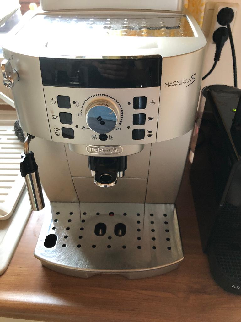 koffiezet Delonghi magnifica S, Réservoir d'eau amovible, Enlèvement ou Envoi, Café en grains, Cafetière