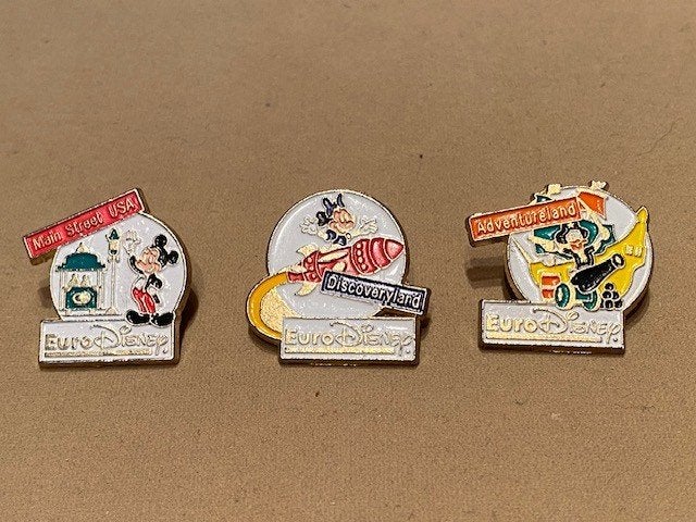 Lot van 3 pin's Euro Disney ( Esso ), Ophalen of Verzenden