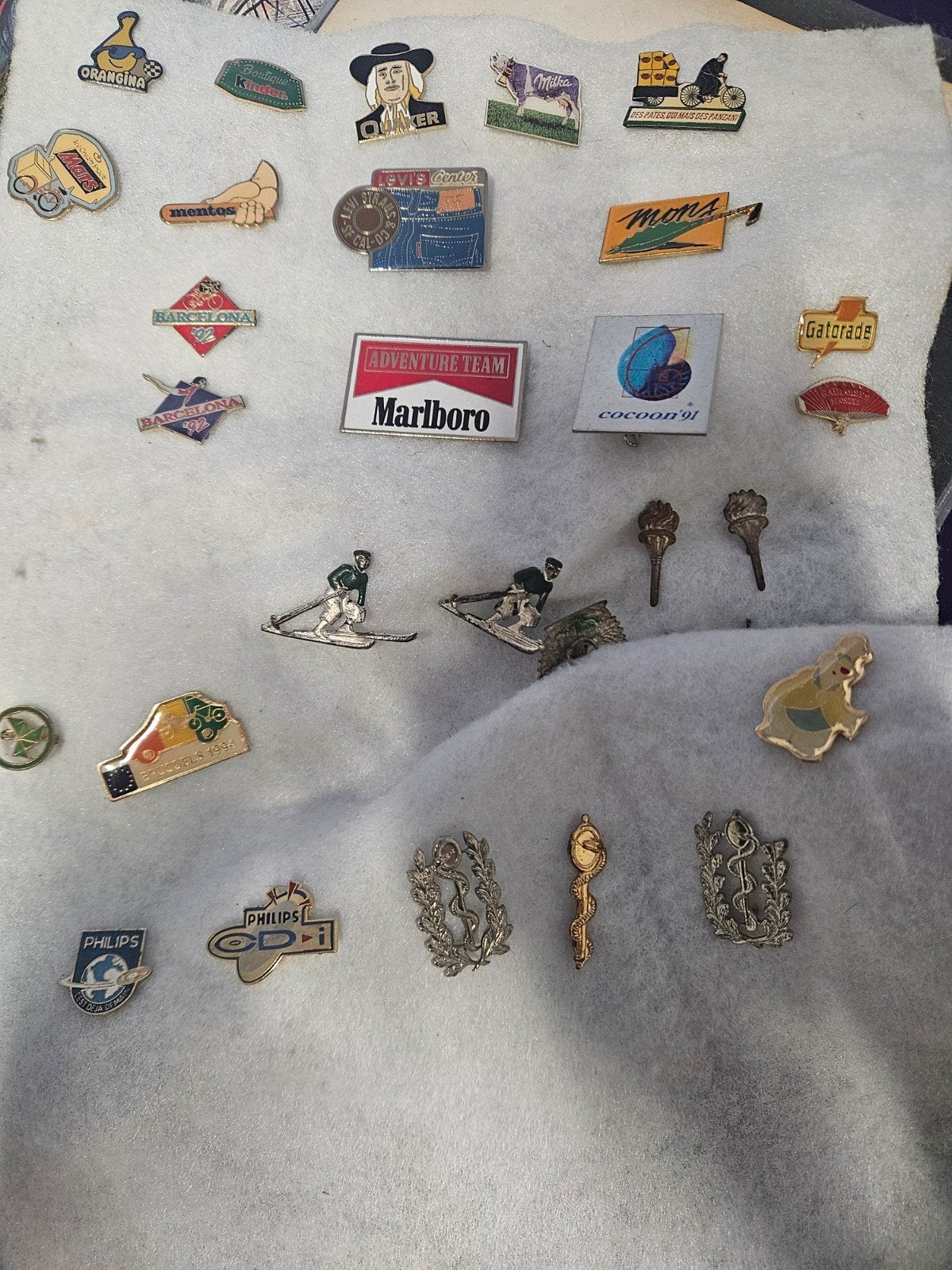 Oude pins met reclame, Ophalen of Verzenden