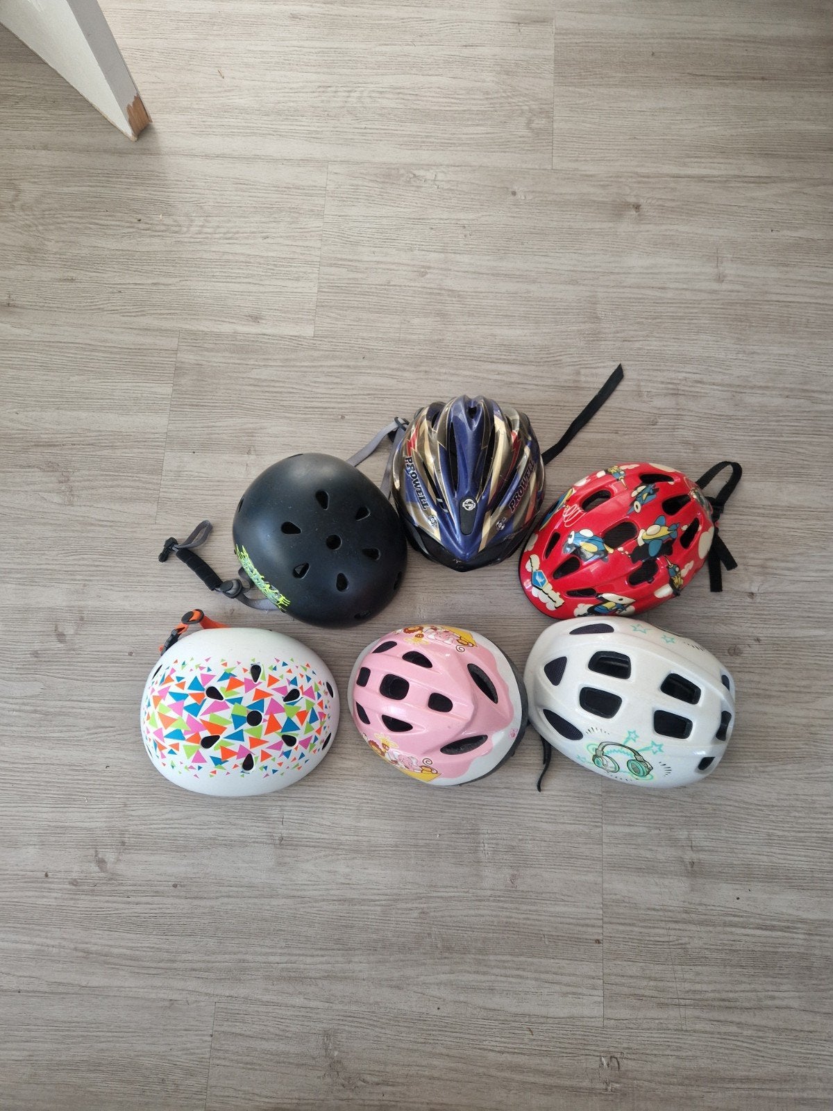 6 kinderhelmen, Ophalen