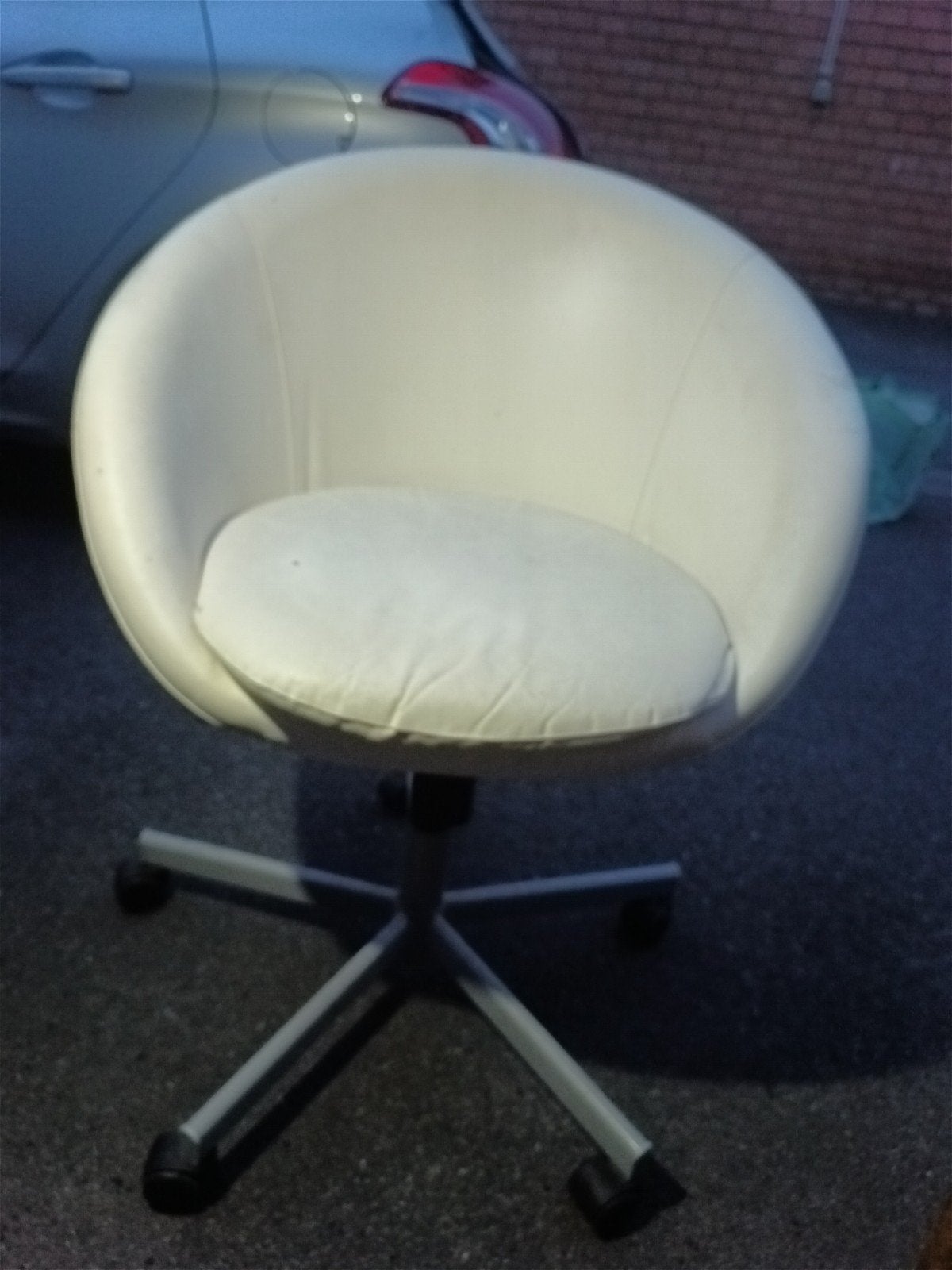 chaise de bureau comme neuve avec pompe en parfait état, Enlèvement, Chaise de bureau
