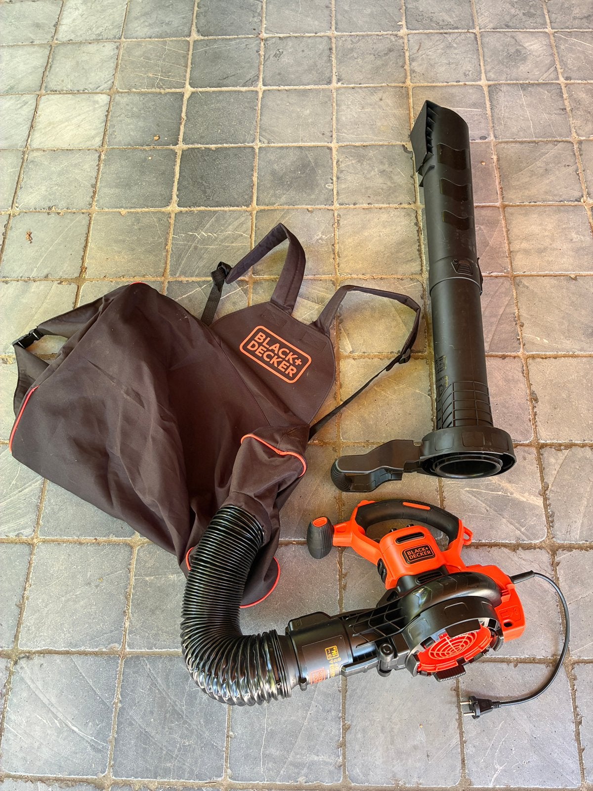 Bladbazer Elektrisch Black & Decker 3000W Nieuw!, Tuin en Terras, Bladblazers, Ophalen, Met opvangzak, Elektrisch, Ruggedragen