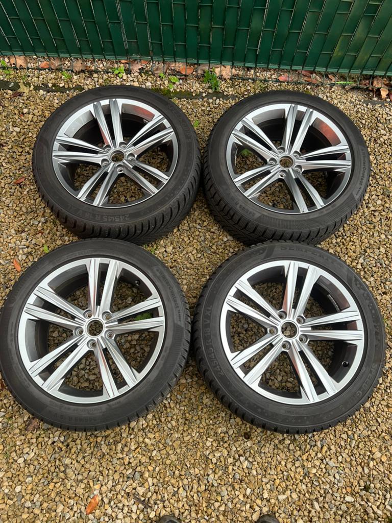 18 inch Originele R line VW Passat , Arteon Velgen, Auto-onderdelen, Banden en Velgen, 18 inch, Velg(en), Winterbanden, Ophalen of Verzenden