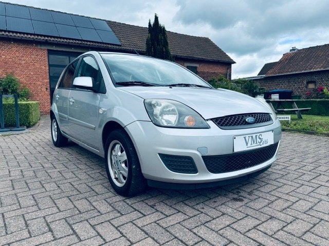 Ford Fiesta 1.4 Essence * Garantie * Clima * Attelage, Argent ou Gris, Entreprise, Garantie prolongée, Boîte manuelle