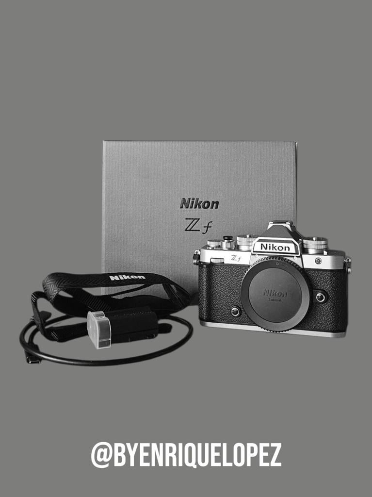 Nikon Zf Zilver - 88 clicks - Garantie - Nieuwstaat, TV, Hi-fi & Vidéo, Appareils photo numériques, Comme neuf, Appareil photo hybride