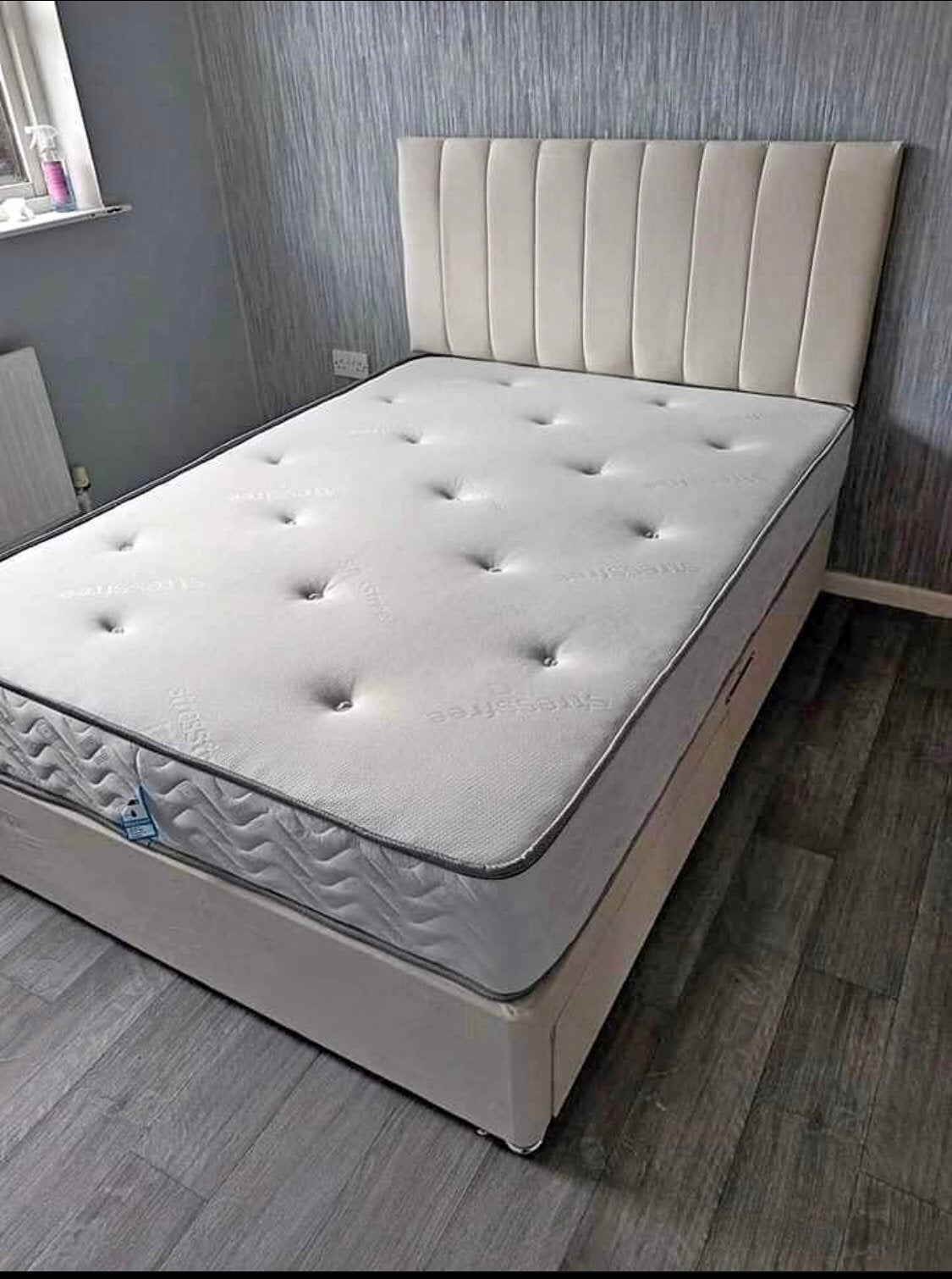 Canapé-lit flambant neuf,Confort de luxe, Neuf, Divan bedden, 140 cm, Crème