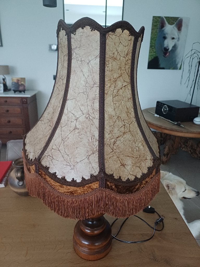 Vintage tafellamp met franjes, Huis en Inrichting, Lampen | Tafellampen, Zo goed als nieuw, Hout, Natuurlijk materiaal, Inclusief lichtbron