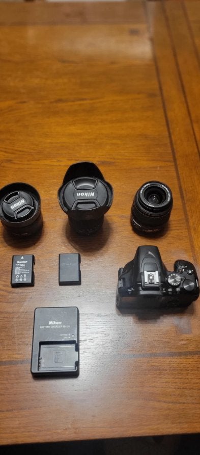 Appareil photo reflex Nikon D3500 avec 3 objectifs, Enlèvement ou Envoi, Moins de 4 fois, Utilisé, Mise au point manuelle