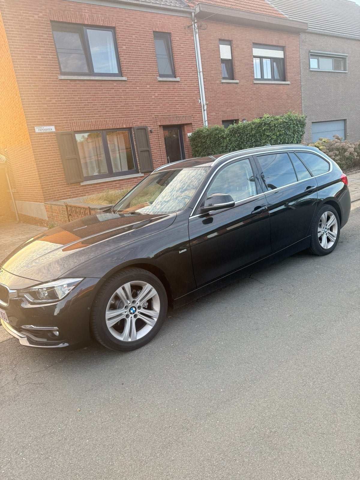 Bmw 318i touring Luxury uitvoering, Autos, Achat, Euro 6, Carnet d'entretien, 5 portes