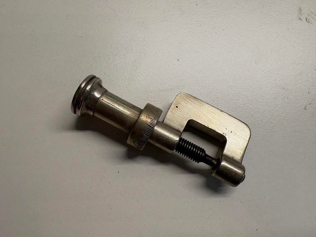 6 Instruments de Précision & Outils Anciens, Enlèvement