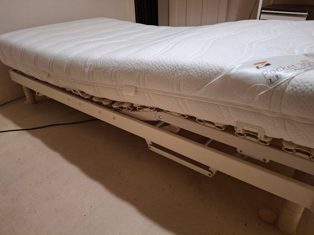 Bed - elektrisch verstelbaar, 100 cm, Une personne, Enlèvement, Utilisé