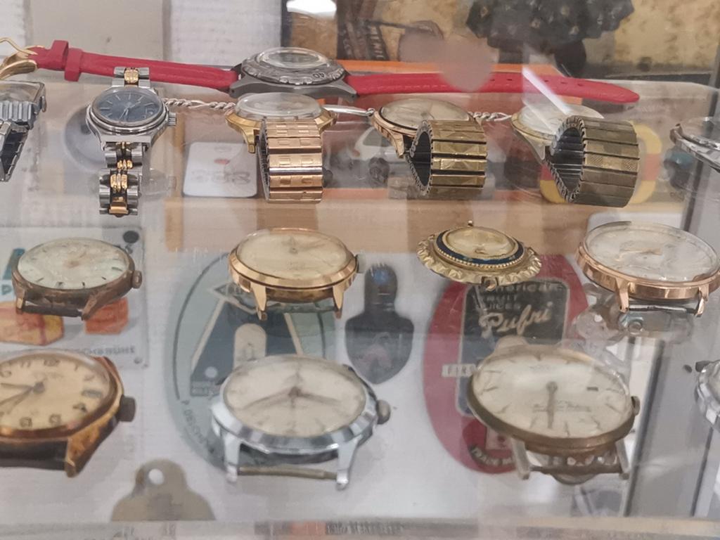 Vintage montre mécanique, Bijoux, Sacs & Beauté, Montres | Femmes, Enlèvement