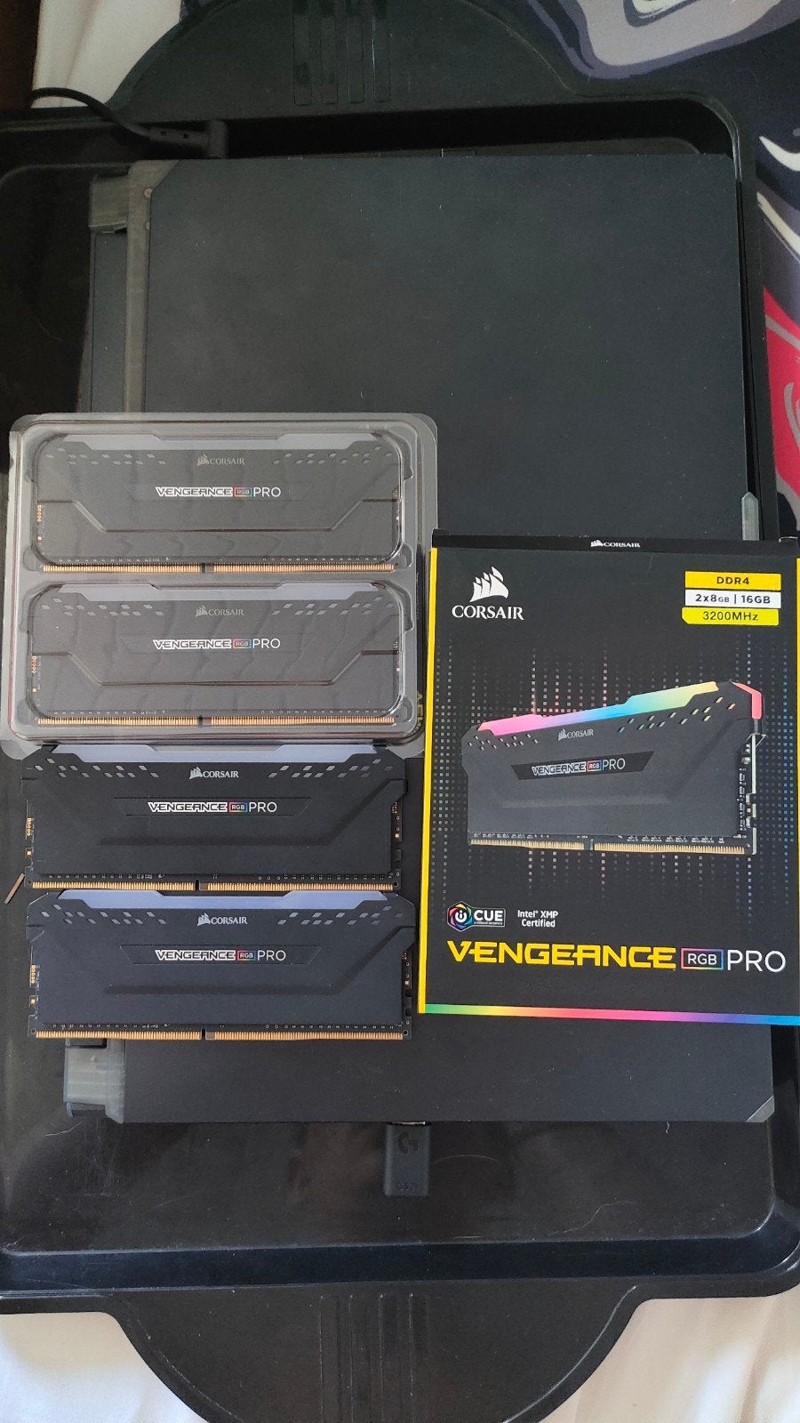 DDR4 4x8 GB (32 GB) Corsair Vengeance RGB PRO 3200 MHz, Computers en Software, RAM geheugen, Ophalen of Verzenden, DDR4