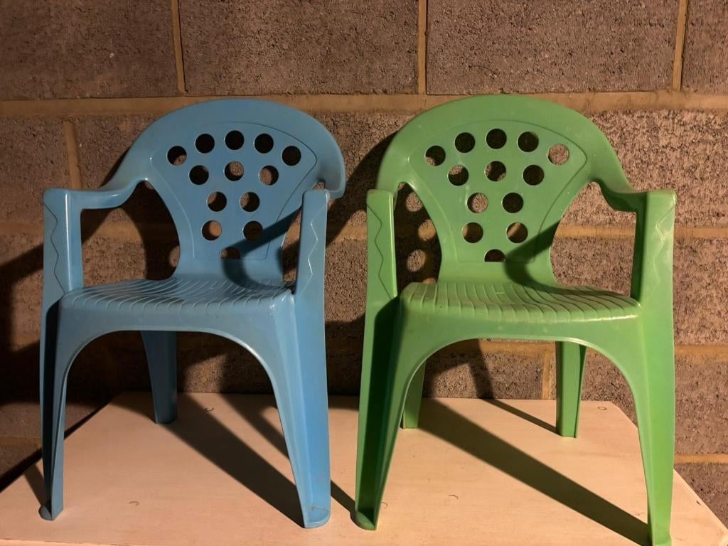 2 chaises enfant plastic, Kinderen en Baby's, Kinderstoelen, Ophalen, Gebruikt