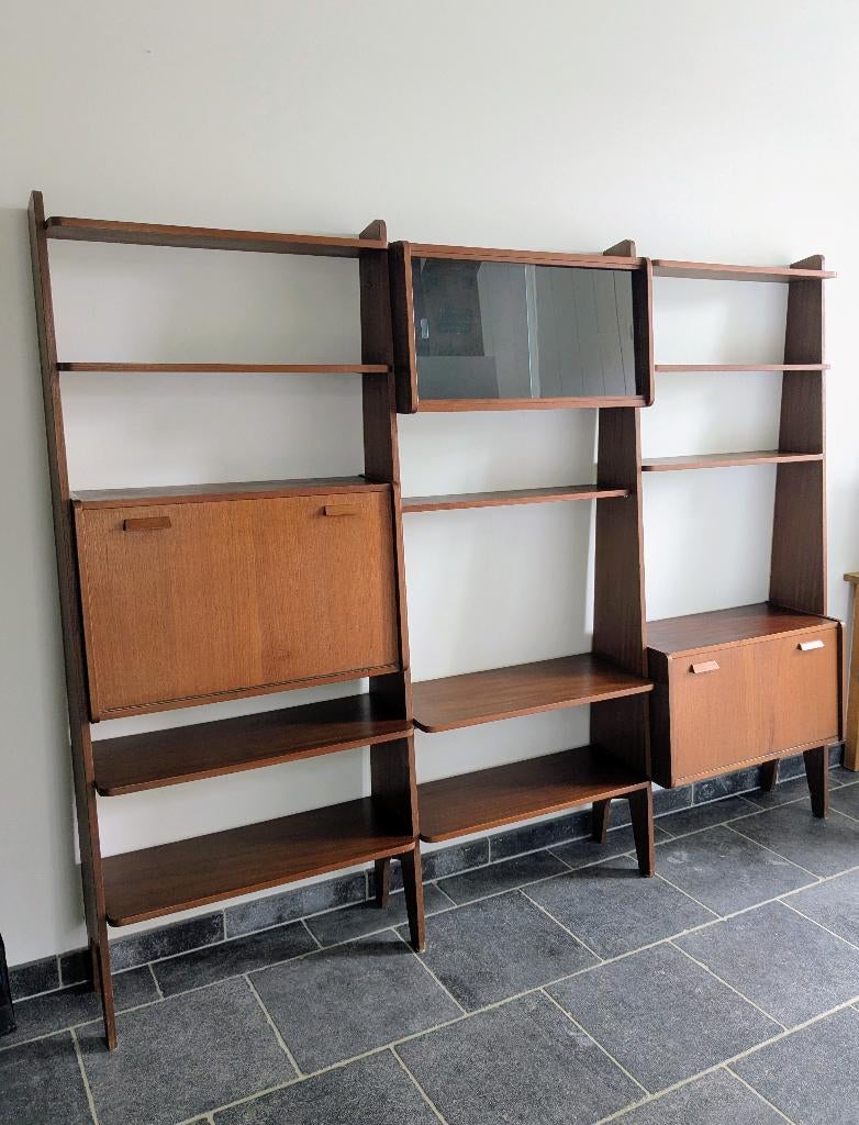 Armoire murale vintage en teck du milieu du siècle, Teck, 25 à 50 cm, 200 à 250 cm, Utilisé