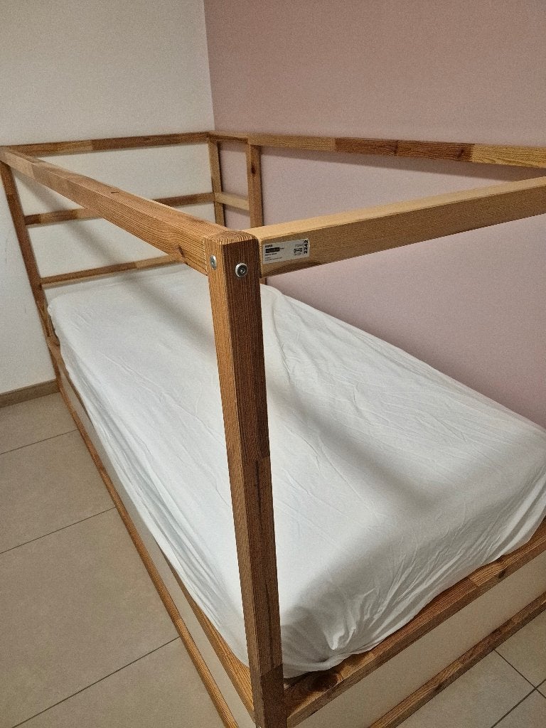 KURA bed compleet met matras en bedtent, Kinderen en Baby's, Ophalen, Zo goed als nieuw, Hoogslaper