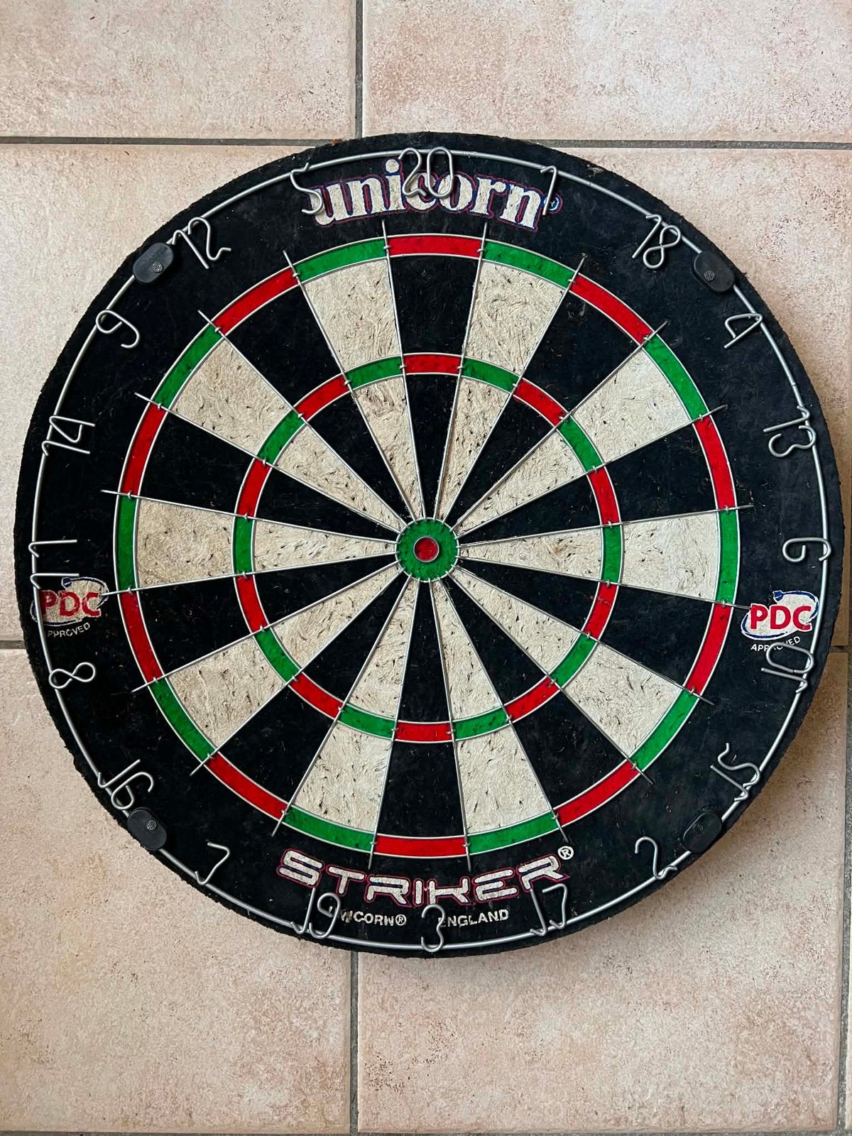 Jeu de fléchettes, Sports & Fitness, Fléchettes, Enlèvement ou Envoi, Comme neuf, Cible de fléchettes