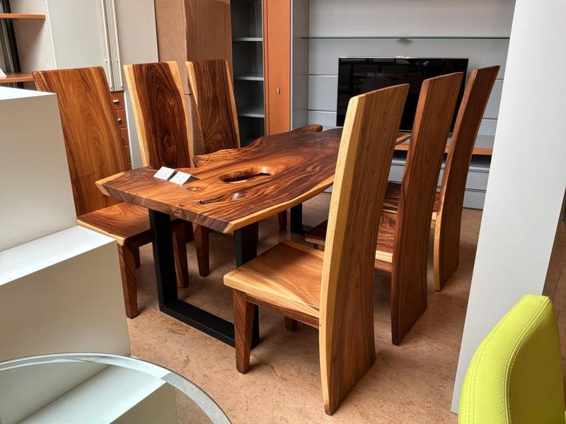 table à manger avec 6 chaises en bois