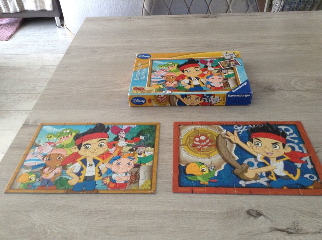 Dinsey Junior Jake the Pirate duo puzzle (2x20 stuks), Ophalen of Verzenden, 10 tot 50 stukjes, Zo goed als nieuw, 2 tot 4 jaar