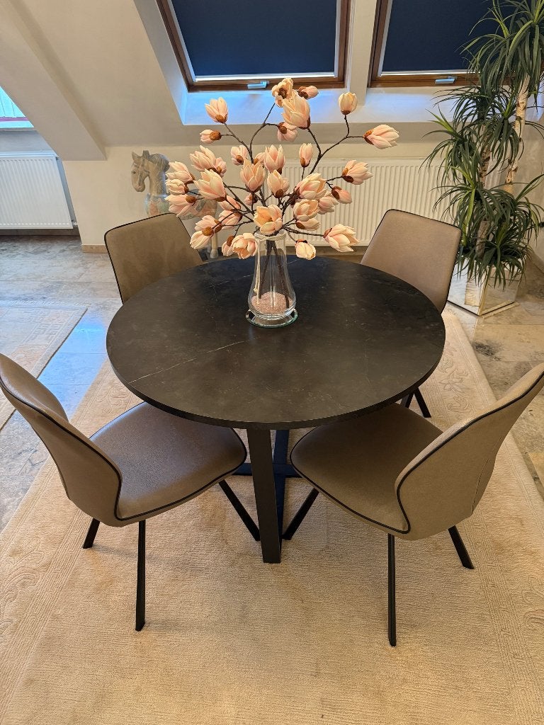 Zwarte ronde tafel met 4 stoelen, Ophalen, Zo goed als nieuw, Vier personen, Rond