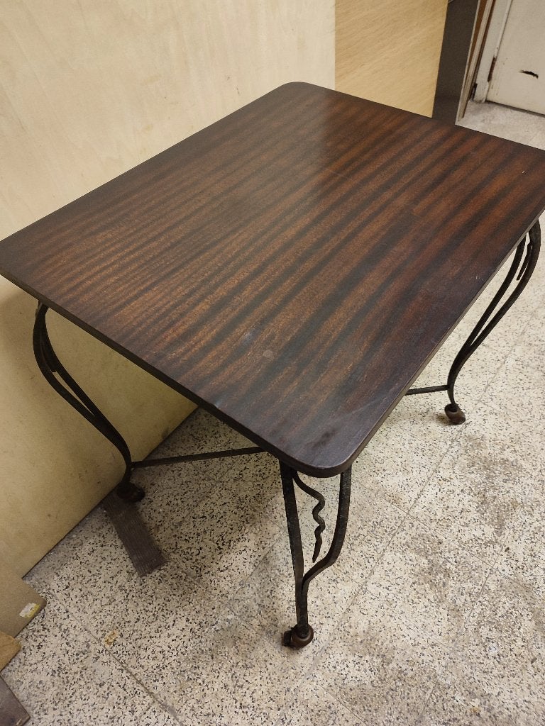 Table d’appoint ou desserte ou table TV des années 1950–1960, Enlèvement