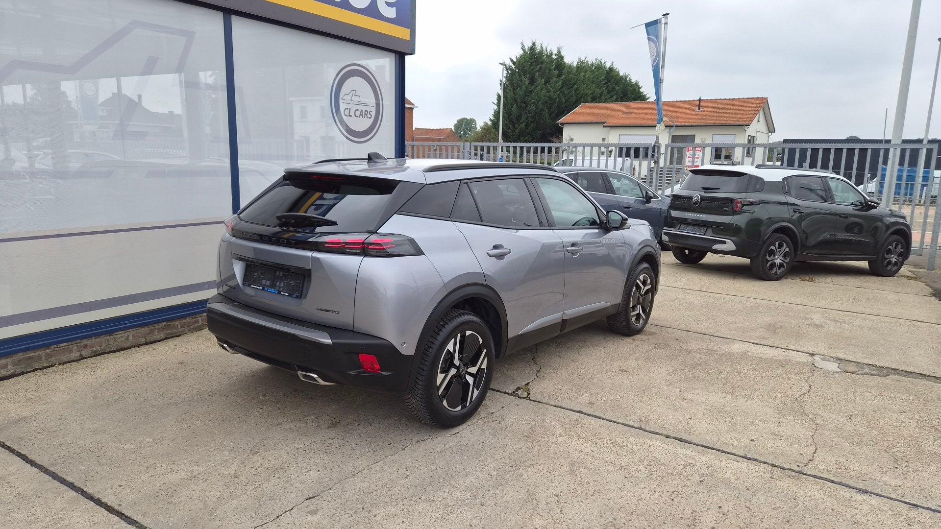 Peugeot 2008 Hybrid Allure e-DSC6/Navi/Cam/Cc/Bt/ (bj 2025), Gebruikt, 110 g/km, 136 pk, Leder en Stof