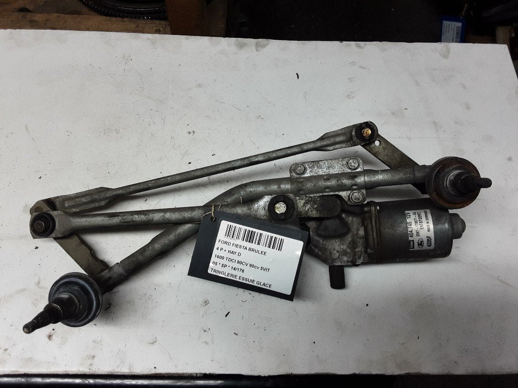 RUITENWISSER MECHANIEK Fiesta 5 (JD / JH) (2S6117500AE), Gebruikt, Mevr. I. Hauben, Ford, Rue de l'Espoir 34 34
4030  GRIVEGNÉE, BE