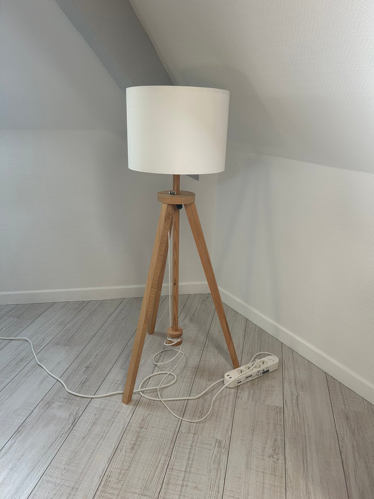 Lampadaire frêne et blanc-IKEA, Maison & Meubles, Enlèvement, Comme neuf