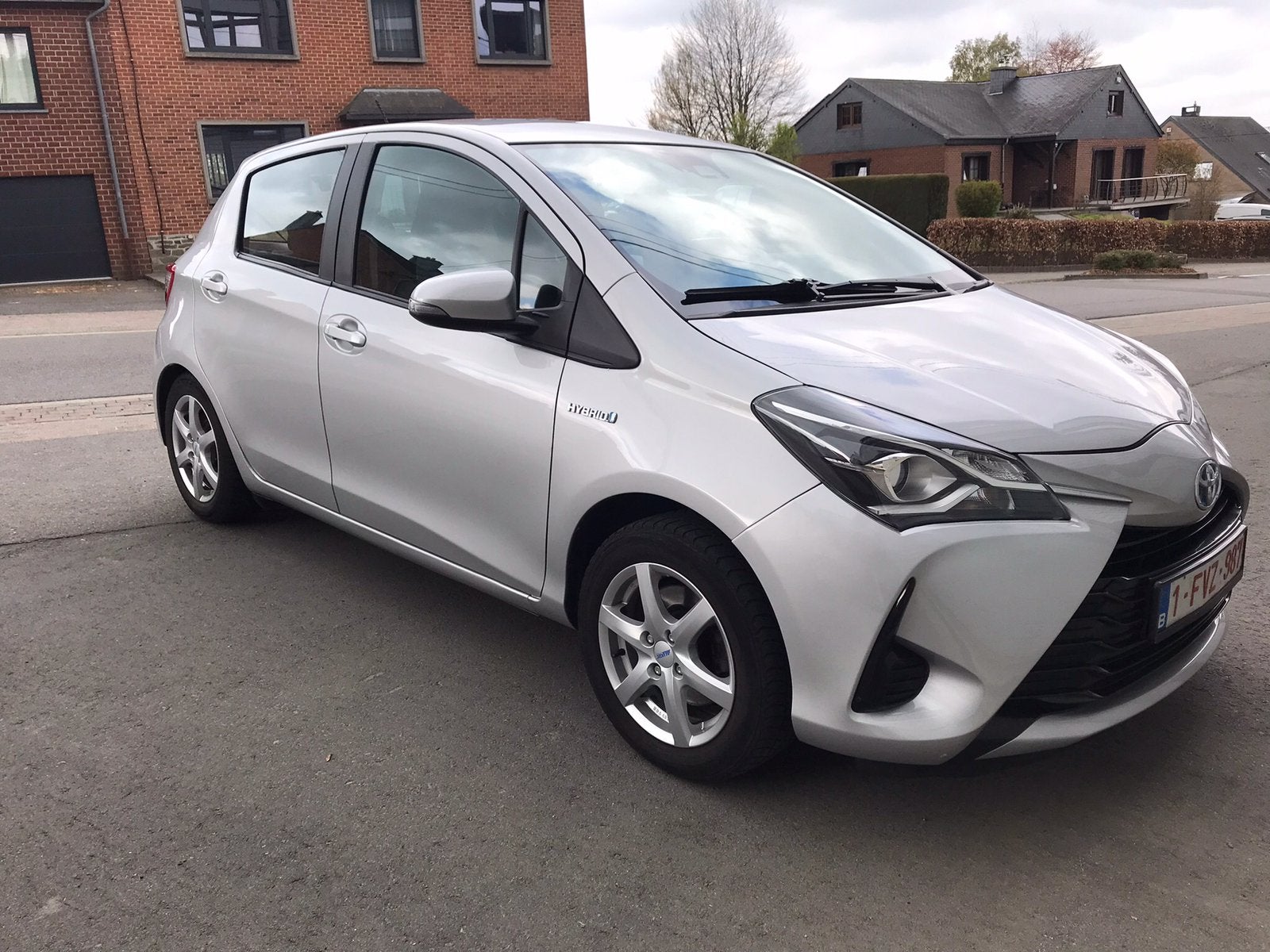 Toyota Yaris 1.5i. Hybrid. Euro 6C, Argent ou Gris, Achat, Automatique, Particulier