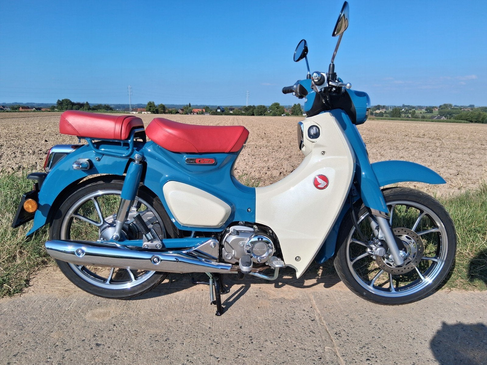 Honda cub c125 in nieuwstaat! 1200km 2025!, Motoren, Motoren | Honda, Particulier, Scooter, 11 kW of minder, 1 cilinder, ABS, LED Verlichting