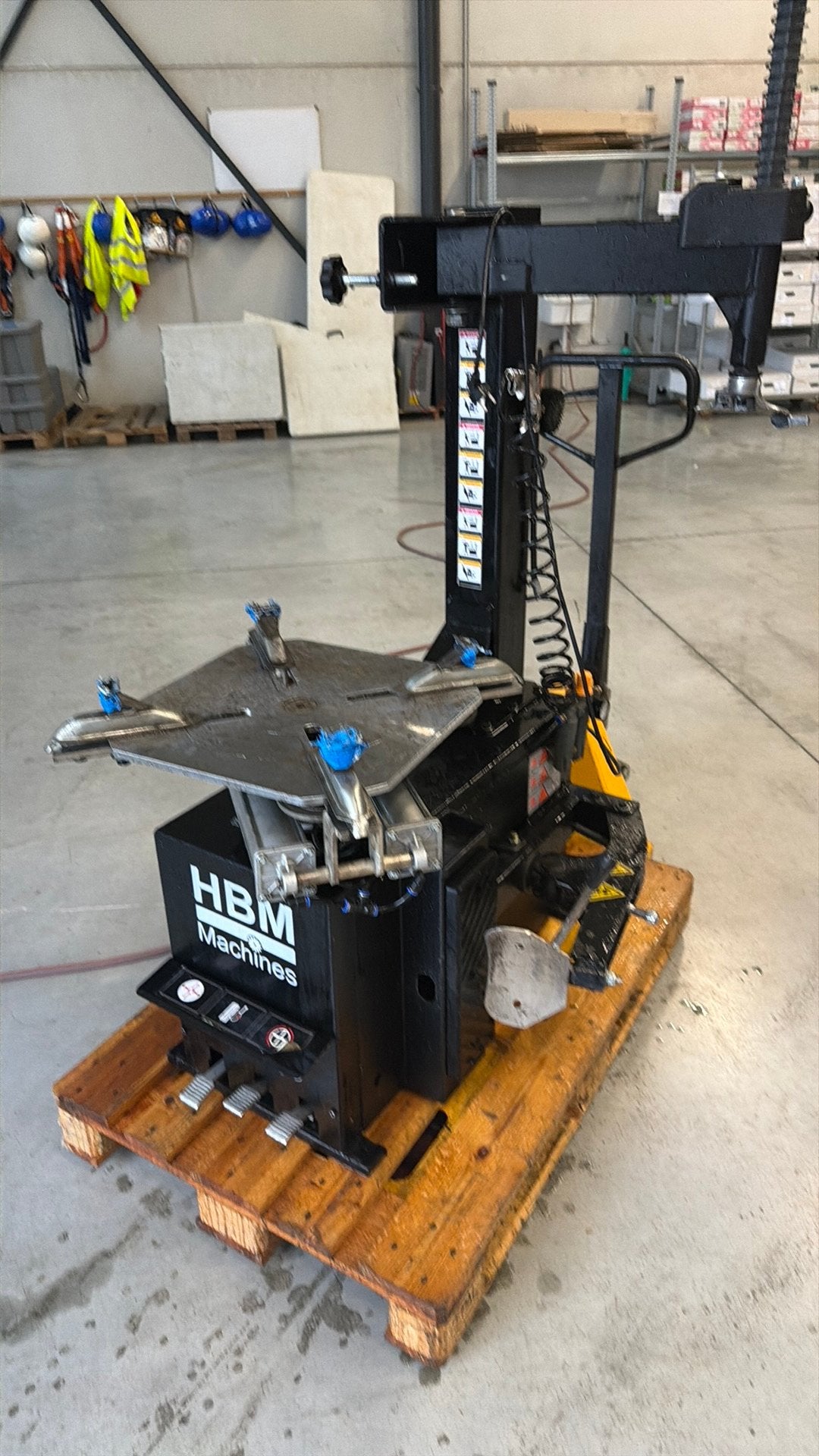 Bandenmachine HBM 2021, Ophalen