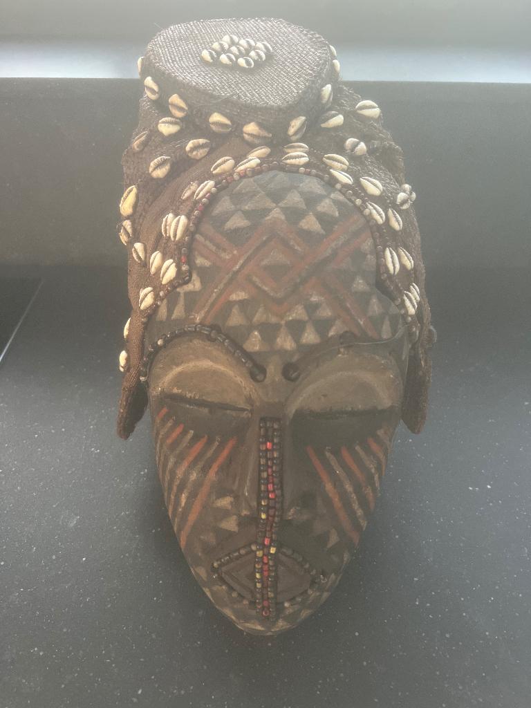 Masque africain, Antiquités & Art, Enlèvement
