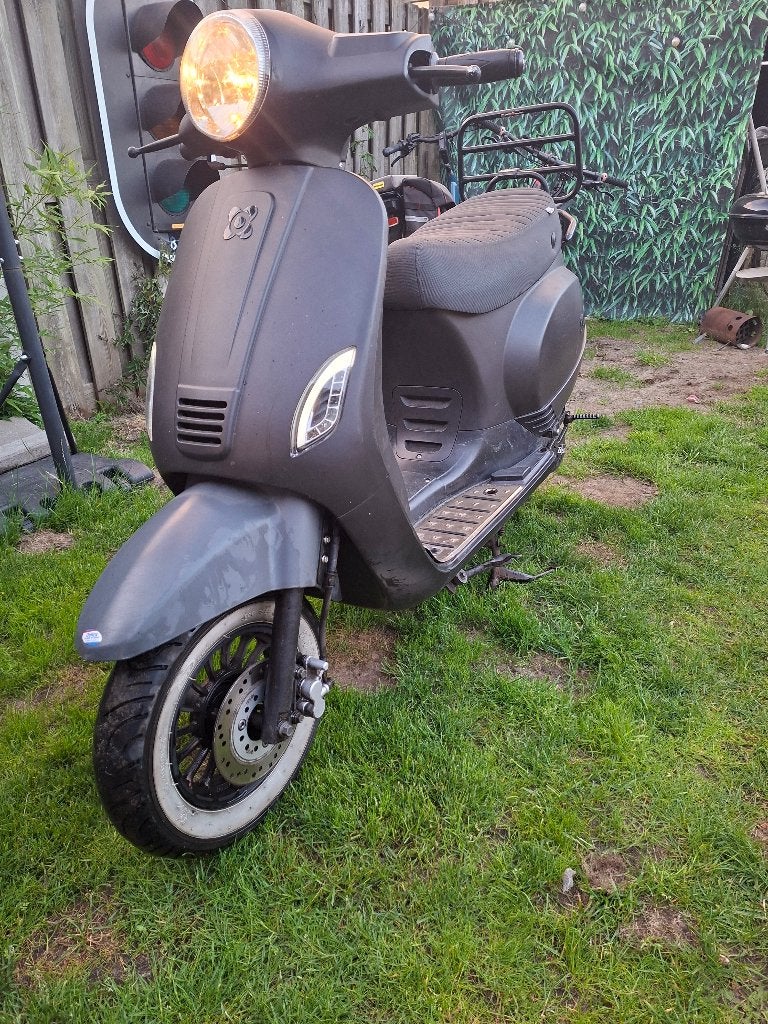 Btc riva bromscooter (bklasse) 2020 injectie, Fietsen en Brommers, Ophalen, Gebruikt, Btc riva, Klasse B (45 km/u)